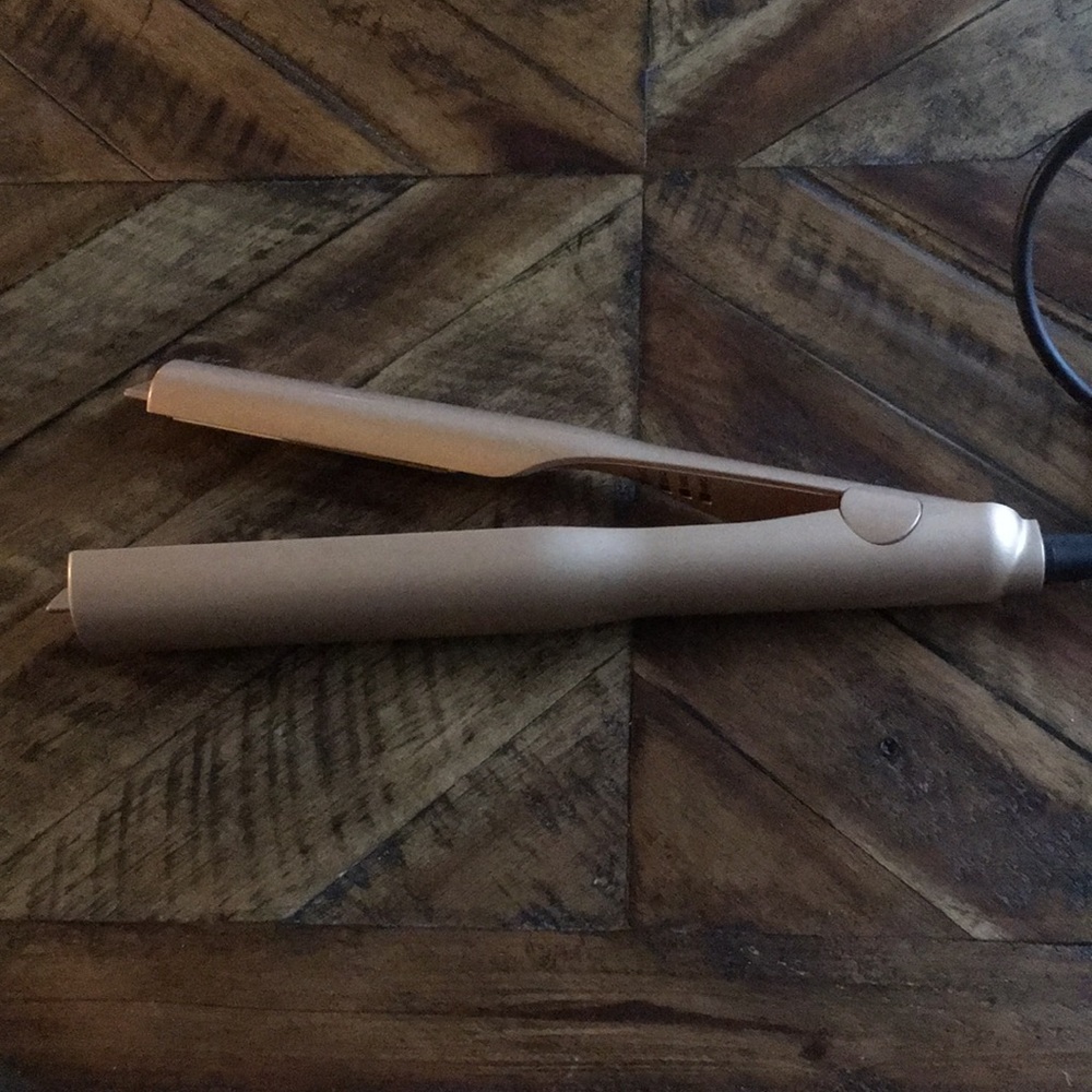 Tyne inspired curling iron